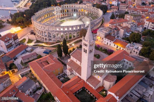 aerial view of sunset scene of pula city and the pula arena is a roman amphitheater located in pula, croatia - pula stock-fotos und bilder