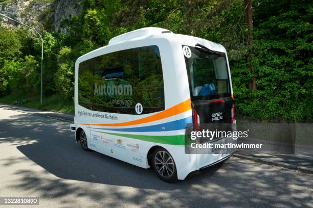 autonomes fahren in kelheim - autonome technologie stock-fotos und bilder