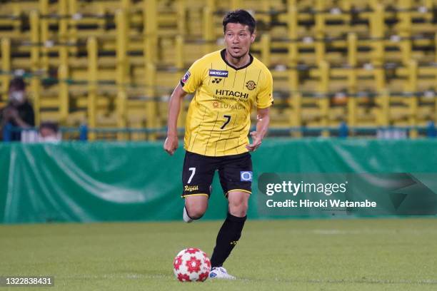 Hidekazu Otani of Kashiwa Reysol in action during the 101st Emperor's Cup second round match between Kashiwa Reysol and Tochigi City FC at Sankyo...