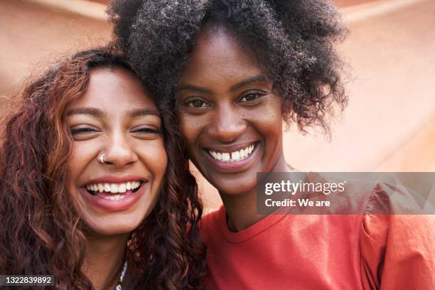 two young woman smiling to camera - dental health imagens e fotografias de stock