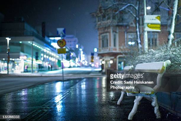 snowy bench - jyväskylä stock-fotos und bilder