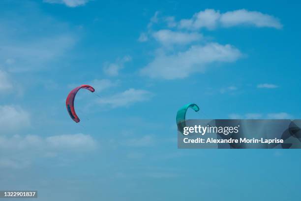 two larges kites from kiteboarding in a sunny day in mayapo beach - surfboard stock illustrations stock pictures, royalty-free photos & images