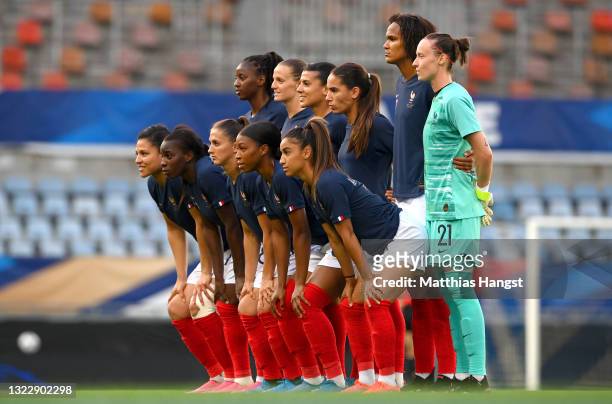 Players of France pose for a team photograph prior to the Women's International Friendly match between France and Germany at La Meinau Stadium on...