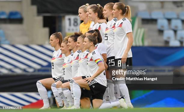 Players of Germany pose for a team photograph prior to the Women's International Friendly match between France and Germany at La Meinau Stadium on...