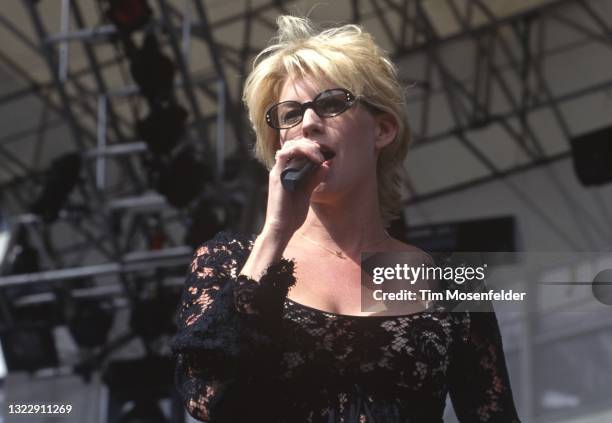 Faith Hill performs during the George Strait Music Festival at Oakland Coliseum on April 26, 1998 in Oakland, California.