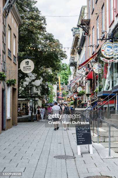 crowd on petit champlain street - quebec city food stock pictures, royalty-free photos & images