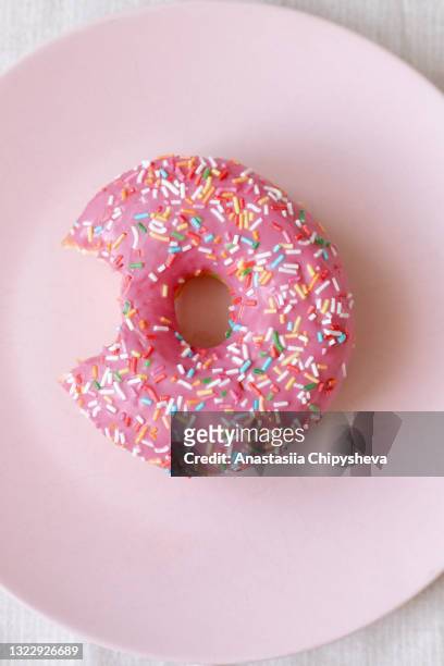 doughnut on the plate - donut stock pictures, royalty-free photos & images