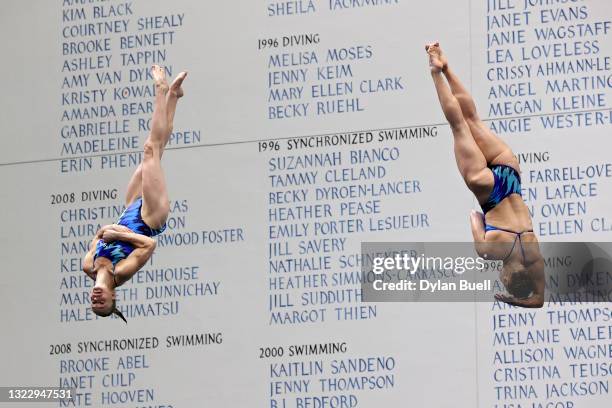 Synchronized Diving Events S Synchro Diving On The Women Photos and Premium High Res Pictures ...