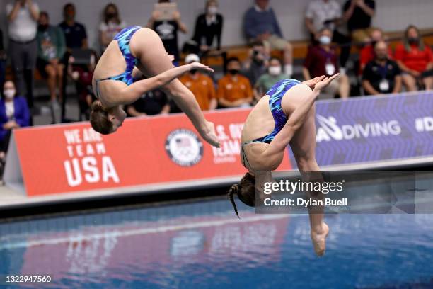Synchronized Diving Events S Synchro Diving On The Women Photos and Premium High Res Pictures ...