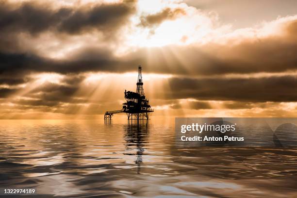 oil platform at sea at sunset. world oil industry - oil and gas rig fotografías e imágenes de stock