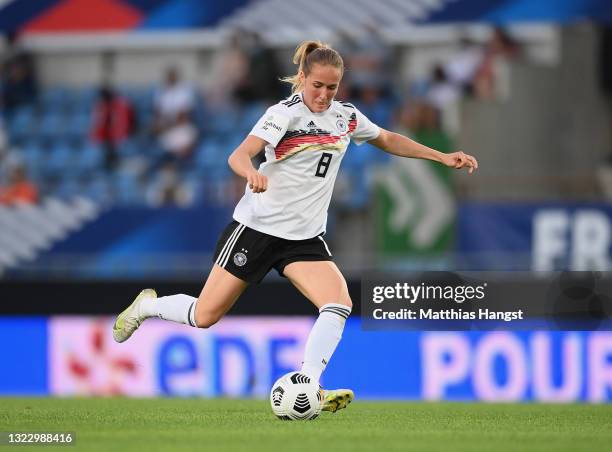 Sydney Lohmann of Germany controls the ball during the Women's International Friendly match between France and Germany at La Meinau Stadium on June...