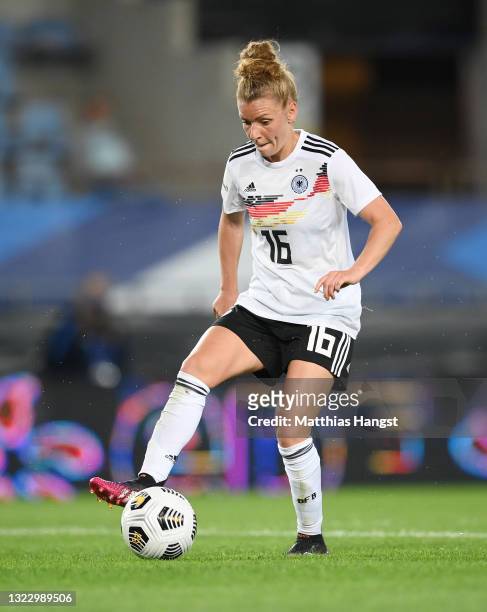 Linda Dallmann of Germany controls the ball during the Women's International Friendly match between France and Germany at La Meinau Stadium on June...