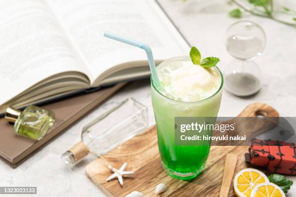 iced melon soda - メロン ストックフォトと画像