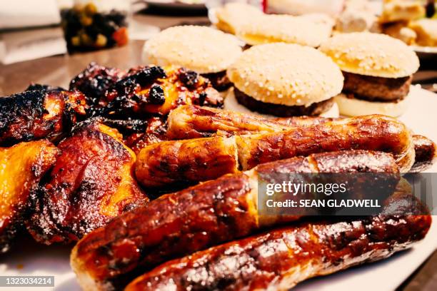 sausages and burgers - salsicha imagens e fotografias de stock
