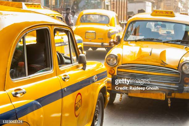 yellow taxis of kolkata india - west bengal stock-fotos und bilder