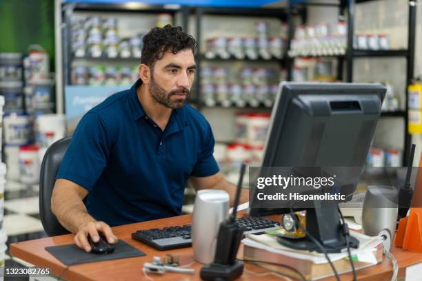 Using Computer At Shop 293 Computer Store Employee Stock Photos, High-Res Pictures, and Images ...
