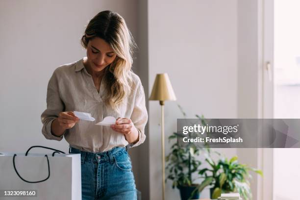 beautiful smiling woman holding thank you note - thank you note stock pictures, royalty-free photos & images