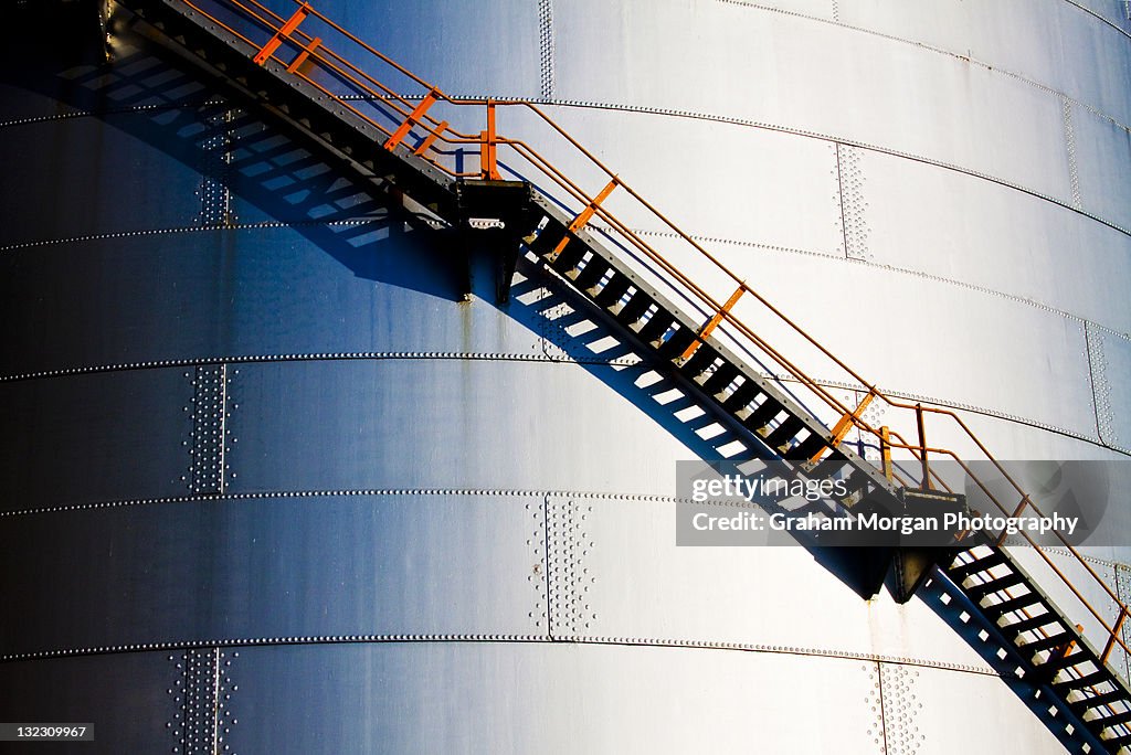 Oil tank steps
