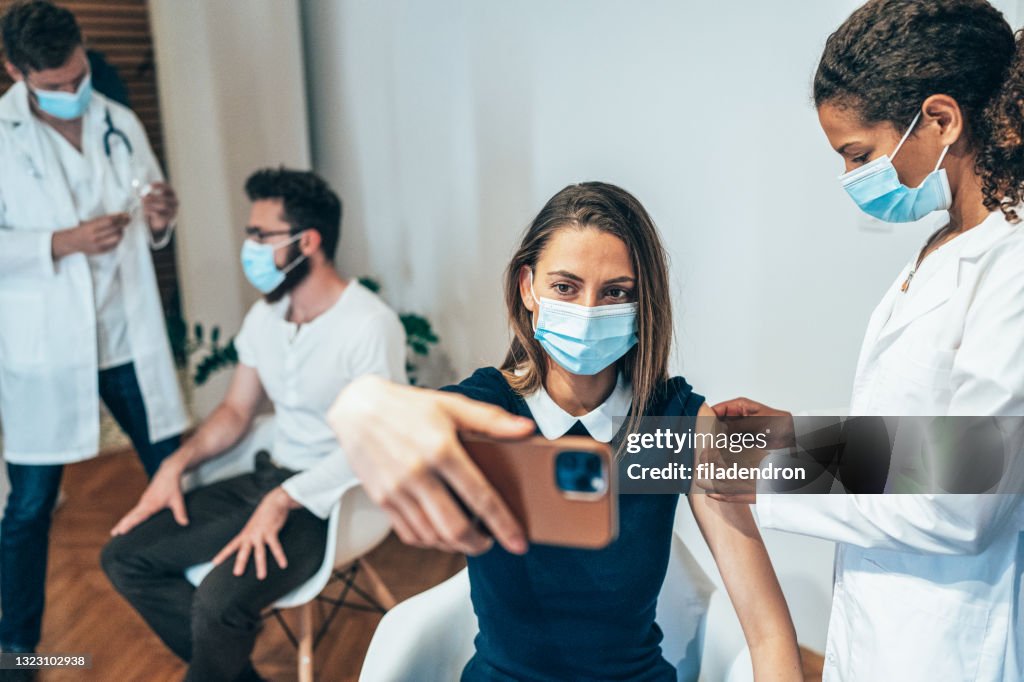 Vaccine Selfie High-Res Stock Photo - Getty Images