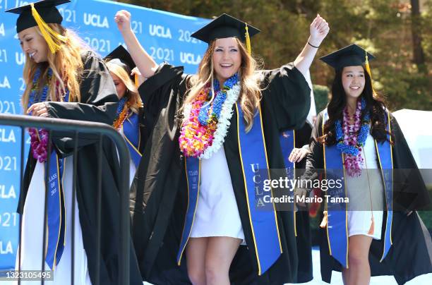 Grad Walk Walking Across Stage Graduation Photos and Premium High Res Pictures ...