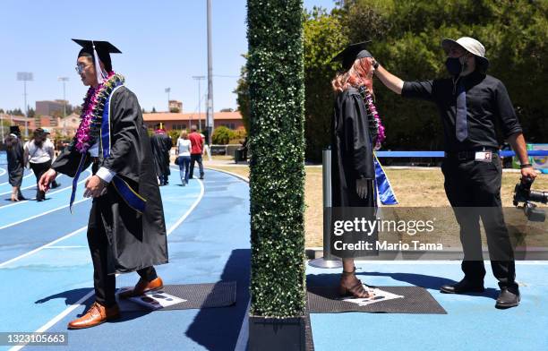 Gradution Walk Graduation Walking Across Stage Photos and Premium High Res Pictures ...