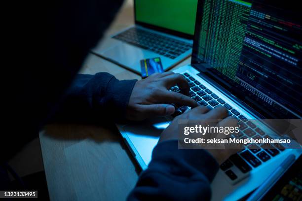 hacker attacking internet - computer hacker stockfoto's en -beelden