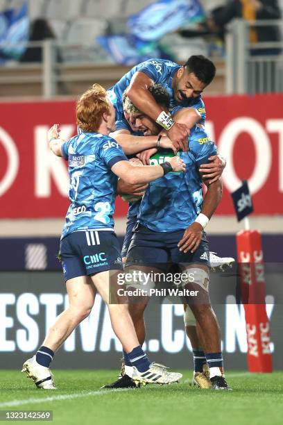 Hoskins Sotutu of the Blues celebrates his try during the round five Super Rugby Trans-Tasman match between the Blues and the Western Force at Eden...