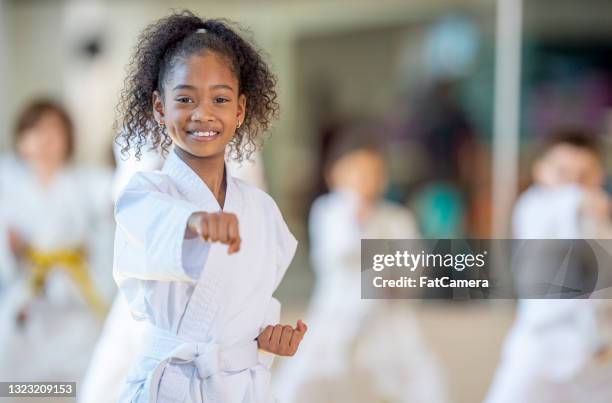 young karate class - girl martial arts stock pictures, royalty-free photos & images