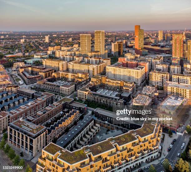 the high rise residential buildings of stratford in east london - stratford london - fotografias e filmes do acervo