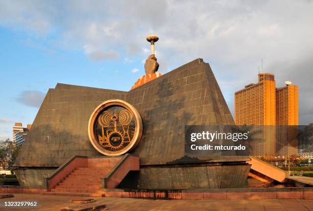 nyayo monument and nyayo house, nairobi, kenya - kenya independence stock pictures, royalty-free photos & images