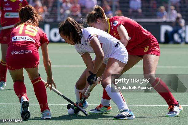 Lien Hillewaert of Belgium, Maria Lopez of Spain during the Euro Hockey Championships Women match between Belgium and Spain at Wagener Stadion on...