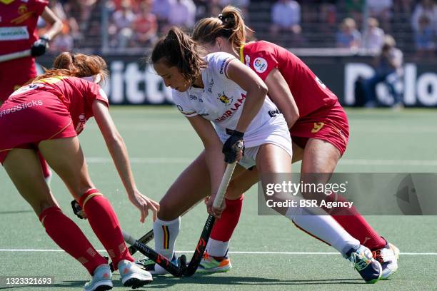 Lien Hillewaert of Belgium, Maria Lopez of Spain during the Euro Hockey Championships Women match between Belgium and Spain at Wagener Stadion on...