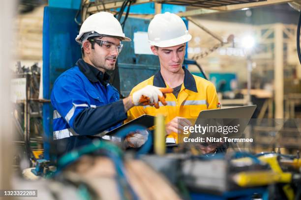 improve accuracy and quality control in assembly welding processes. mechatronics, mechanical engineers are having discussion about production cycle time to ensure continuous operations at robotics welding jig assembly of chassis part in automobile industr - operational technology stock pictures, royalty-free photos & images