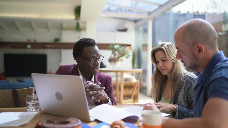 https://media.gettyimages.com/id/1323331541/video/real-estate-or-financial-advisor-showing-contract-to-couple-at-home-during-business-meeting.jpg?b=1&s=640x640&k=20&c=Tfz5mjJidqj2dyZam1ODLDWOPIRvp1dlDfZ91RNIbmo=