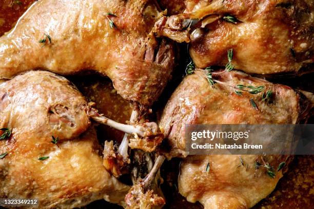 baked duck legs confit de canard in glass baking tray - duck confit stockfoto's en -beelden