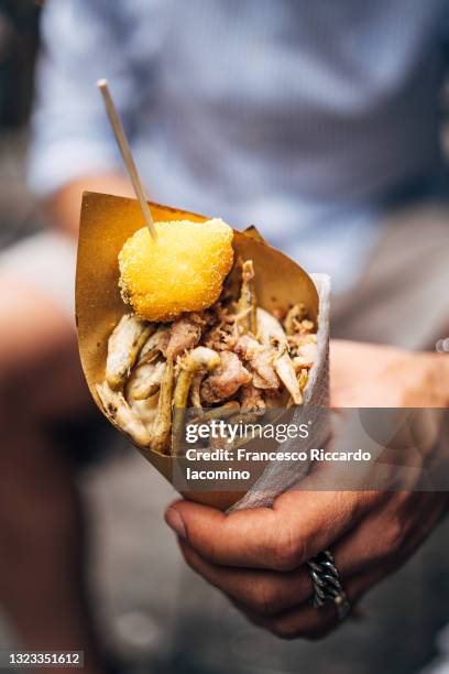 cuoppo napoletano, typical fried street food in naples, italy - golfo di napoli stock-fotos und bilder