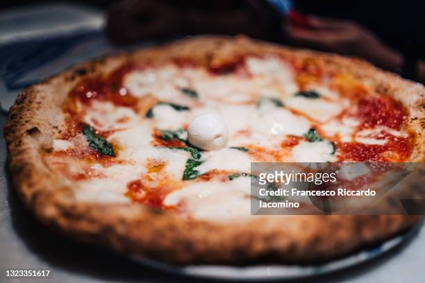 traditional neapolitan pizza margherita in naples, italy - neapel stock-fotos und bilder