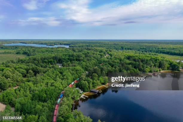 lucht mening torrance baai en muskoka meren, ontario, canada - muskoka stockfoto's en -beelden