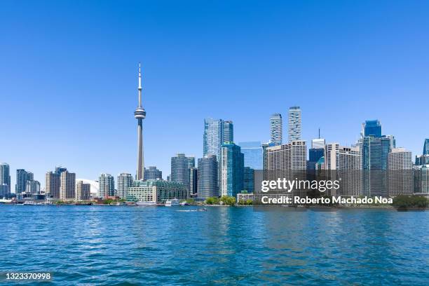 toronto urban skyline, canada - ontariosee stock-fotos und bilder