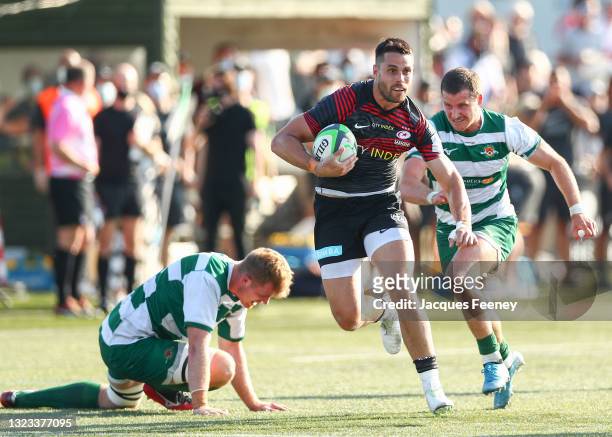 Sean Maitland of Saracens is put under pressure by Simon Linsell of Ealing Trailfinders and Luke Daniels of Ealing Trailfinders during the Greene...