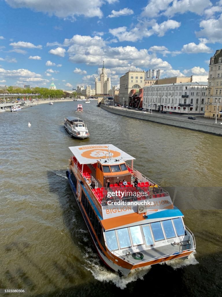 Vergnügen Sightseeing Boot auf Dem Moskauer Fluss