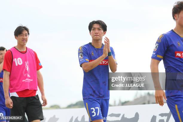 Koki GOTODA of Mito HollyHock applauds fans after the J.League Meiji Yasuda J2 match between Mito HollyHock and SC Sagamihara at the K's Denki...