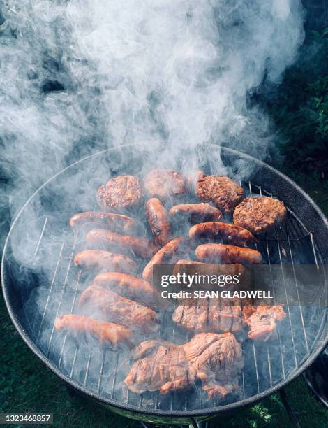 smokey bbq - grillfleisch stock-fotos und bilder