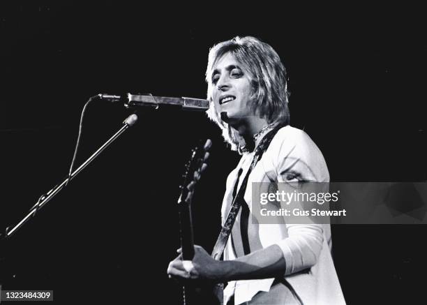 Mitch Ronson 672 Mick Ronson Photos & High Res Pictures - Getty Images