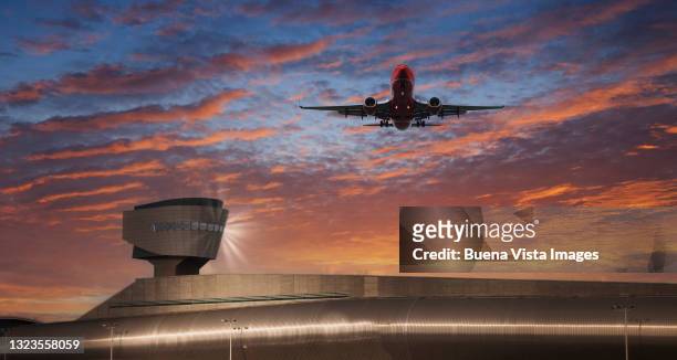 airplane landing at sunset - miami international airport stock-fotos und bilder