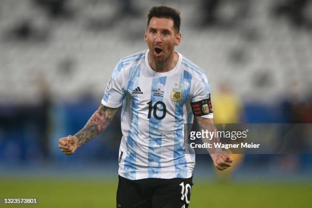 Lionel Messi of Argentina celebrates after scoring the first goal of his team during a Group A match between Argentina and Chile at Estadio Olímpico...