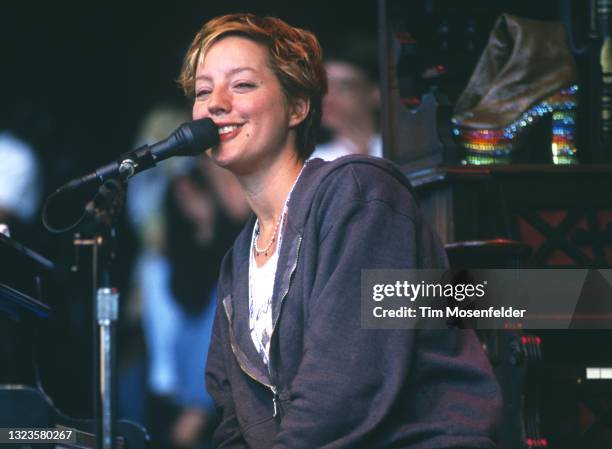 Sara McLachlan performs during Neil Young's Annual Bridge School benefit at Shoreline Amphitheatre on October 18, 1998 in Mountain View, California.