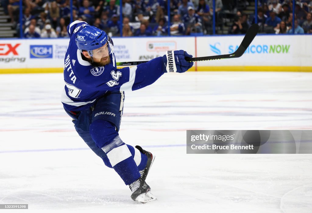Jan Rutta Lightning Jan Rutta of the Tampa Bay Lightning skates against the New York ...
