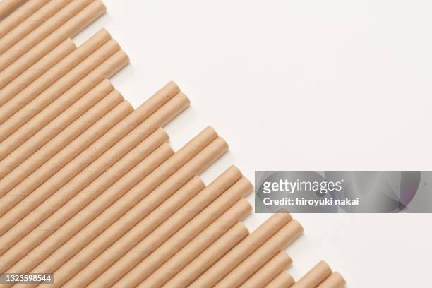 a paper straw - rietje stockfoto's en -beelden