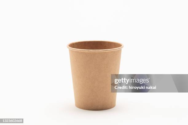 paper cup - bicchiere di carta foto e immagini stock